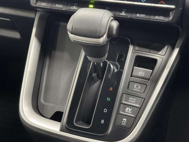 ヴォクシー ハイブリッドS-Z パワーウィンドウ インテリキー 横滑防止装置 地デジTV アクティブクルーズコントロール フルオートエアコン リアカメラ エアバッグ ABS 100V充電 ナビTV WAC アルミホイール キーレス(14枚目)