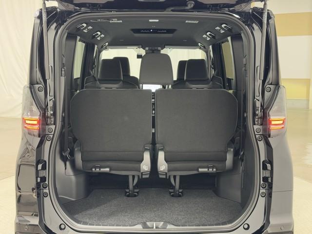 ヴォクシー ハイブリッドS-Z パワーウィンドウ インテリキー 横滑防止装置 地デジTV アクティブクルーズコントロール フルオートエアコン リアカメラ エアバッグ ABS 100V充電 ナビTV WAC アルミホイール キーレス(17枚目)