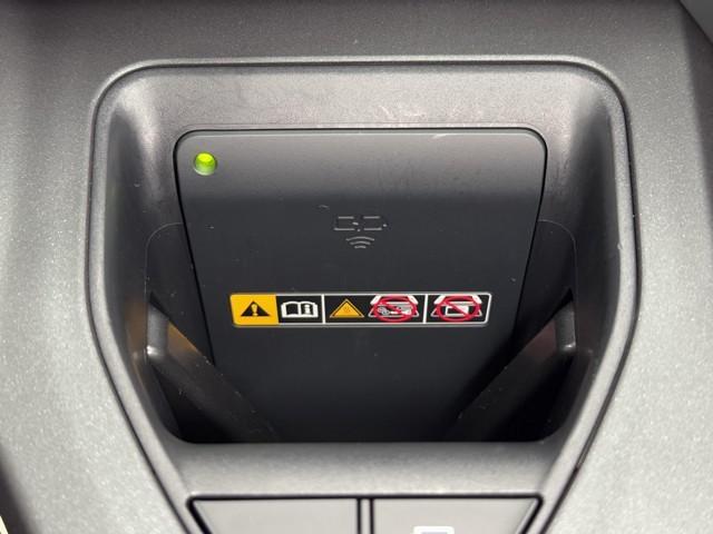 クラウンクロスオーバー Ｇアドバンスド　衝突軽減装置　フルセグテレビ　クルコン　横滑防止装置　ドライブレコーダー　ＬＥＤヘッドライト　記録簿　Ｂカメラ　Ｐシート　ＥＴＣ　オートエアコン　ＡＣ１００Ｖ電源　１オーナー　ＡＵＸ　エアバッグ　ＴＶ（9枚目）