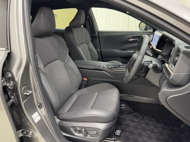 クラウンクロスオーバー Ｇアドバンスド　衝突軽減装置　フルセグテレビ　クルコン　横滑防止装置　ドライブレコーダー　ＬＥＤヘッドライト　記録簿　Ｂカメラ　Ｐシート　ＥＴＣ　オートエアコン　ＡＣ１００Ｖ電源　１オーナー　ＡＵＸ　エアバッグ　ＴＶ（13枚目）