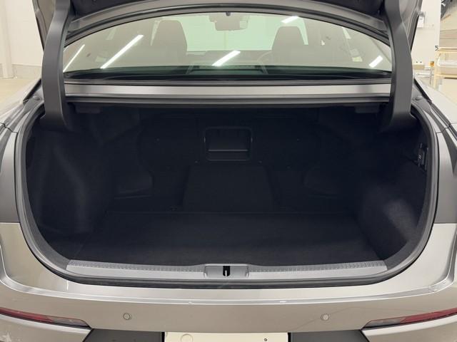 クラウンクロスオーバー Ｇアドバンスド　衝突軽減装置　フルセグテレビ　クルコン　横滑防止装置　ドライブレコーダー　ＬＥＤヘッドライト　記録簿　Ｂカメラ　Ｐシート　ＥＴＣ　オートエアコン　ＡＣ１００Ｖ電源　１オーナー　ＡＵＸ　エアバッグ　ＴＶ（16枚目）