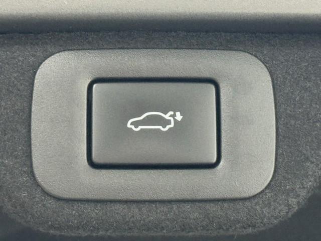 クラウンクロスオーバー Ｇアドバンスド　衝突軽減装置　フルセグテレビ　クルコン　横滑防止装置　ドライブレコーダー　ＬＥＤヘッドライト　記録簿　Ｂカメラ　Ｐシート　ＥＴＣ　オートエアコン　ＡＣ１００Ｖ電源　１オーナー　ＡＵＸ　エアバッグ　ＴＶ（17枚目）