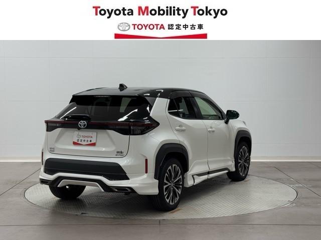 ヤリスクロス ハイブリッドＺ　クルーズＣ　横滑防止装置　リアカメラ　フルセグ地デジ　ＬＥＤライト　メモリーナビゲーション　点検記録簿　ナビ＆ＴＶ　盗難防止装置　電動シート　ドライブレコーダー　ＡＷ　キーレス　ＤＶＤ再生　ＡＢＳ（2枚目）