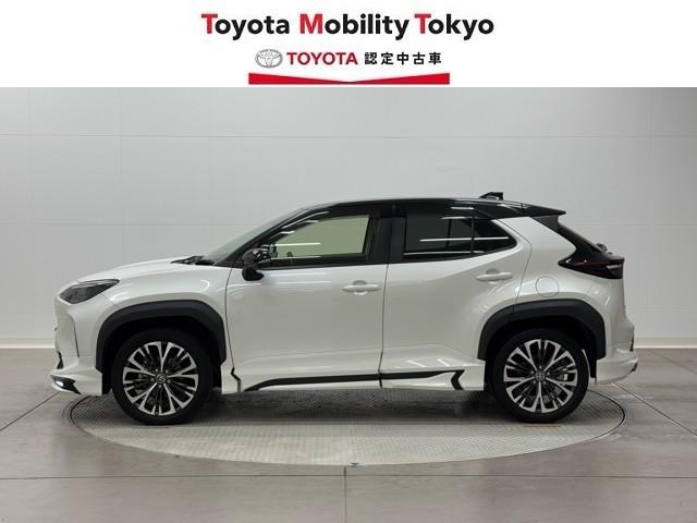 ヤリスクロス ハイブリッドＺ　クルーズＣ　横滑防止装置　リアカメラ　フルセグ地デジ　ＬＥＤライト　メモリーナビゲーション　点検記録簿　ナビ＆ＴＶ　盗難防止装置　電動シート　ドライブレコーダー　ＡＷ　キーレス　ＤＶＤ再生　ＡＢＳ（3枚目）