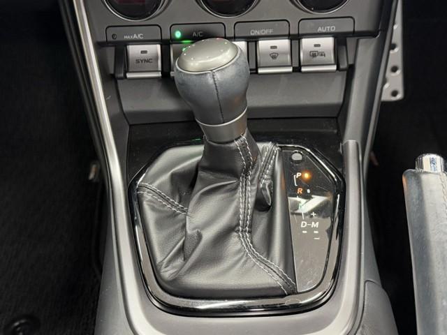 ＧＲ８６ ＳＺ　地上デジタル　スマートキ－　クルコン　ＬＥＤヘッドライト　ナビ＆ＴＶ　横滑防止装置　ＥＴＣ　フルオートエアコン　ドラレコ　アルミ　ＤＶＤ再生　ミュージックプレイヤー接続可　盗難防止装置　記録簿　ＡＢＳ（14枚目）