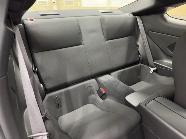 ＧＲ８６ ＳＺ　地上デジタル　スマートキ－　クルコン　ＬＥＤヘッドライト　ナビ＆ＴＶ　横滑防止装置　ＥＴＣ　フルオートエアコン　ドラレコ　アルミ　ＤＶＤ再生　ミュージックプレイヤー接続可　盗難防止装置　記録簿　ＡＢＳ（16枚目）