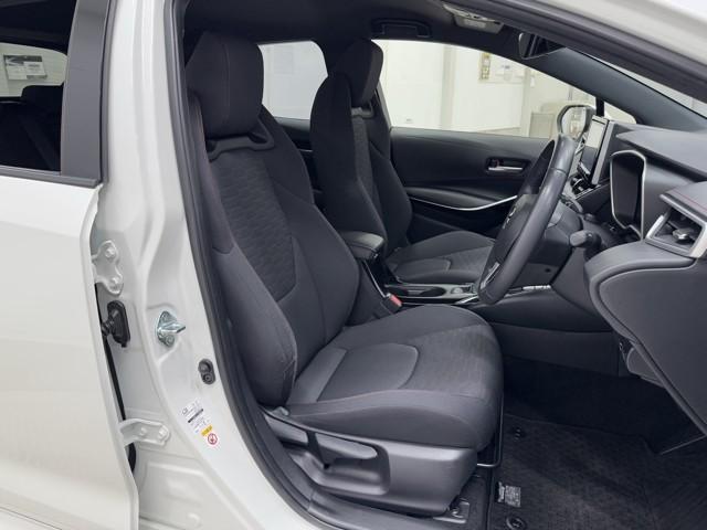 カローラスポーツ ハイブリッドＧ　Ｚ　サイドエアバック　前後誤発進抑制　盗難防止　スマートキーシステム　Ｂモニ　オートクルーズ　ＬＥＤライト　エアバック　オートエアコン　地デジ　ナビＴＶ　ＡＷ　デュアルエアバッグ　整備記録簿　キーレス（15枚目）