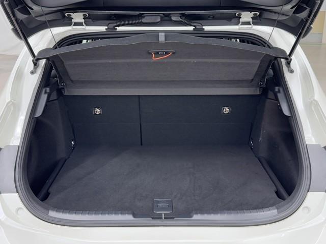 カローラスポーツ ハイブリッドＧ　Ｚ　サイドエアバック　前後誤発進抑制　盗難防止　スマートキーシステム　Ｂモニ　オートクルーズ　ＬＥＤライト　エアバック　オートエアコン　地デジ　ナビＴＶ　ＡＷ　デュアルエアバッグ　整備記録簿　キーレス（17枚目）