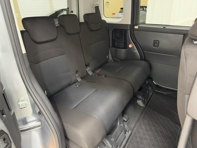 ルーミー Ｇ　追突軽減ブレーキ　パワステ　フルフラット　Ａストップ　ＬＥＤライト　Ｒカメラ　記録簿付　横滑り防止システム　エアバック　セキュリティーアラーム　パワーウィンドウ　運転席助手席エアバック　ナビ＆ＴＶ（14枚目）