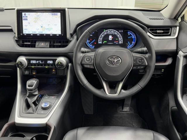 ＲＡＶ４ ハイブリッドＧ　衝突被害軽減装置　ドライブレコーダ　バックモニター　整備記録簿　地デジＴＶ　ＬＥＤヘッドライト　スマキー　電動シ－ト　ＡＷＤ　ＴＶナビ　パワステ　横滑り防止装置　クルコン　ＡＡＣ　カーテンエアバック（2枚目）