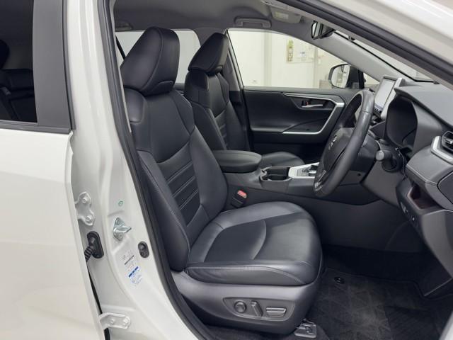 ＲＡＶ４ ハイブリッドＧ　衝突被害軽減装置　ドライブレコーダ　バックモニター　整備記録簿　地デジＴＶ　ＬＥＤヘッドライト　スマキー　電動シ－ト　ＡＷＤ　ＴＶナビ　パワステ　横滑り防止装置　クルコン　ＡＡＣ　カーテンエアバック（17枚目）