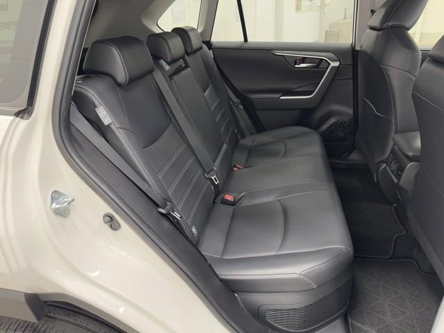 ＲＡＶ４ ハイブリッドＧ　衝突被害軽減装置　ドライブレコーダ　バックモニター　整備記録簿　地デジＴＶ　ＬＥＤヘッドライト　スマキー　電動シ－ト　ＡＷＤ　ＴＶナビ　パワステ　横滑り防止装置　クルコン　ＡＡＣ　カーテンエアバック（18枚目）
