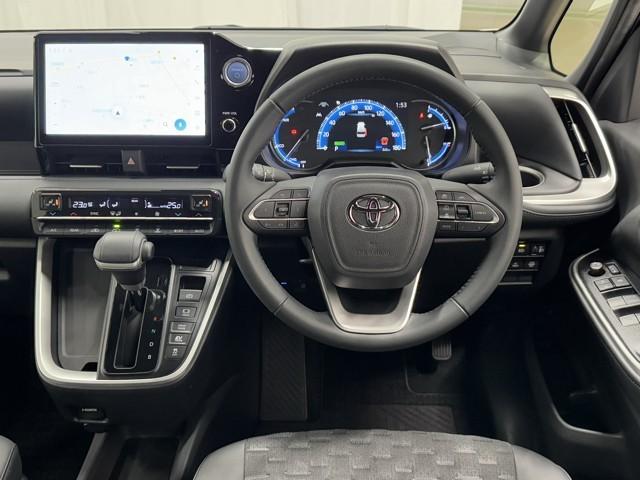 ヴォクシー ハイブリッドＳ－Ｚ　パワーウィンドウ　ＤＶＤ再生機能　インテリキー　横滑防止装置　地デジＴＶ　アクティブクルーズコントロール　１オナ　フルオートエアコン　リアカメラ　エアバッグ　ＡＢＳ　１００Ｖ充電　ナビＴＶ　ＷＡＣ（4枚目）