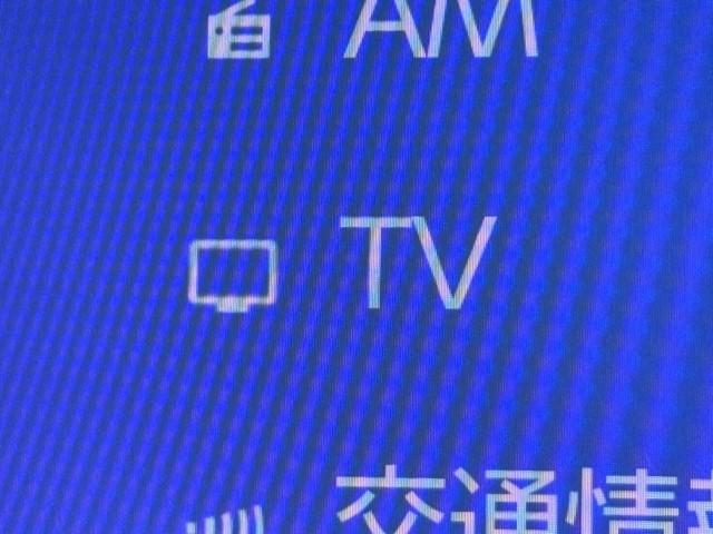 ヴォクシー ハイブリッドＳ－Ｚ　パワーウィンドウ　ＤＶＤ再生機能　インテリキー　横滑防止装置　地デジＴＶ　アクティブクルーズコントロール　１オナ　フルオートエアコン　リアカメラ　エアバッグ　ＡＢＳ　１００Ｖ充電　ナビＴＶ　ＷＡＣ（7枚目）