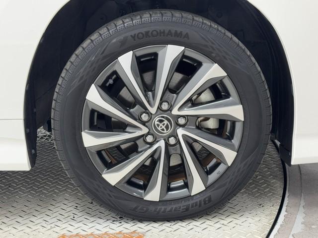 ヴォクシー ハイブリッドＳ－Ｚ　パワーウィンドウ　ＤＶＤ再生機能　インテリキー　横滑防止装置　地デジＴＶ　アクティブクルーズコントロール　１オナ　フルオートエアコン　リアカメラ　エアバッグ　ＡＢＳ　１００Ｖ充電　ナビＴＶ　ＷＡＣ（19枚目）