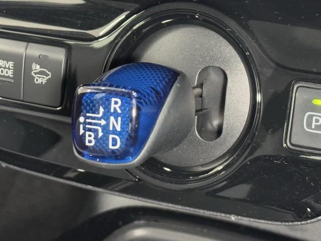 プリウス Ａ　衝突軽減ブレーキシステム　Ｂモニタ　記録簿有　ＬＥＤヘッド　クルーズコントロール　セキュリティー　スマートキー　パワーステアリング　Ｐシート　Ｉストップ　ドライブレコーダー　ＥＴＣ　１オーナー　ＳＲＳ（13枚目）