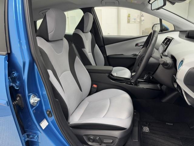 プリウス Ａ　衝突軽減ブレーキシステム　Ｂモニタ　記録簿有　ＬＥＤヘッド　クルーズコントロール　セキュリティー　スマートキー　パワーステアリング　Ｐシート　Ｉストップ　ドライブレコーダー　ＥＴＣ　１オーナー　ＳＲＳ（16枚目）