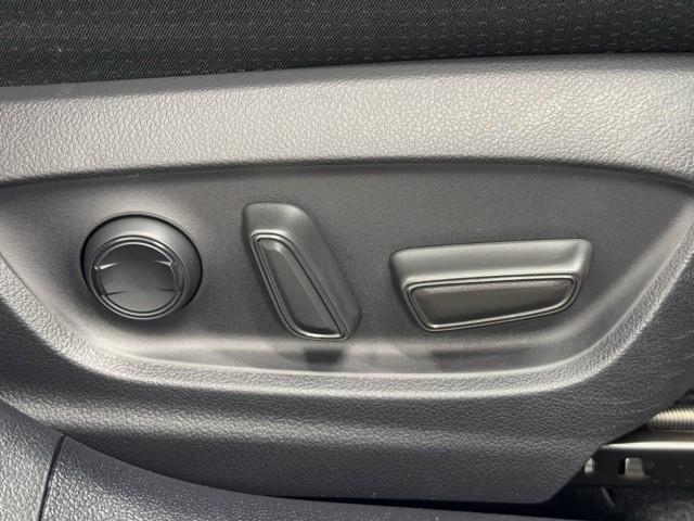 プリウス Ａ　衝突軽減ブレーキシステム　Ｂモニタ　記録簿有　ＬＥＤヘッド　クルーズコントロール　セキュリティー　スマートキー　パワーステアリング　Ｐシート　Ｉストップ　ドライブレコーダー　ＥＴＣ　１オーナー　ＳＲＳ（17枚目）