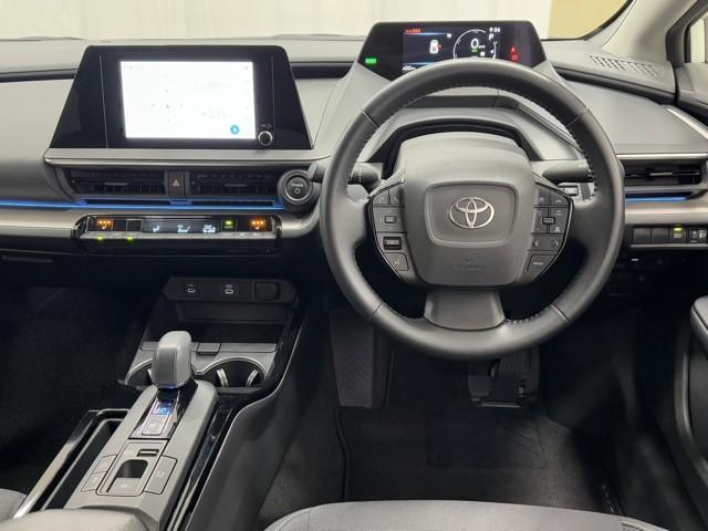 プリウス Ｇ　１オーナー　衝突被害軽減ブレーキ　アイドルストップ　ＬＥＤライト　フルセグＴＶ　ＡＣ１００Ｖ　アルミホイール　クルーズコントロール　記録簿付き　ＴＶ　キーフリー　スマキー　カーテンエアバック　エアコン（4枚目）