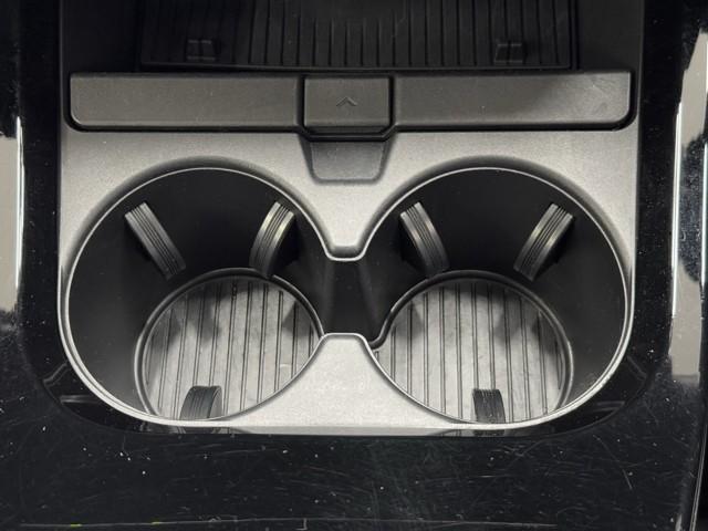 プリウス Ｇ　１オーナー　衝突被害軽減ブレーキ　アイドルストップ　ＬＥＤライト　フルセグＴＶ　ＡＣ１００Ｖ　アルミホイール　クルーズコントロール　記録簿付き　ＴＶ　キーフリー　スマキー　カーテンエアバック　エアコン（8枚目）