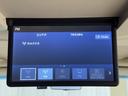 エグゼクティブラウンジ　１オナ　フルセグテレビ　本革シート　ＡＣ１００Ｖ電源　サンルーフ　ＬＥＤヘッドライト　パワーシート　点検記録簿　スマートキー　ＤＶＤ再生　ミュージックプレイヤー接続可　ドラレコ　キーレス　ＥＳＣ（17枚目）