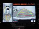 パノラミックビューモニターシステムが付いているので車の上から見た映像が確認できますよ。　一目で車両周辺の情報を確認できますが、直接安全をご確認下さい。