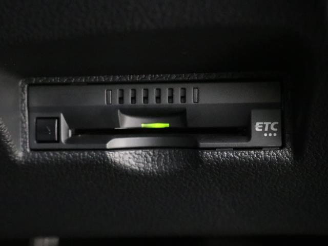 Ａプレミアム　本革シート　ＡＣ１００Ｖ　オートクルーズ　ＥＴＣ　ドラレコ　パワーシート　ＬＥＤヘッドライト　盗難防止装置　ミュージックプレイヤー接続可　アルミホイール　横滑り防止機能　エアバッグ　ＡＢＳ　ナビ＆ＴＶ(10枚目)