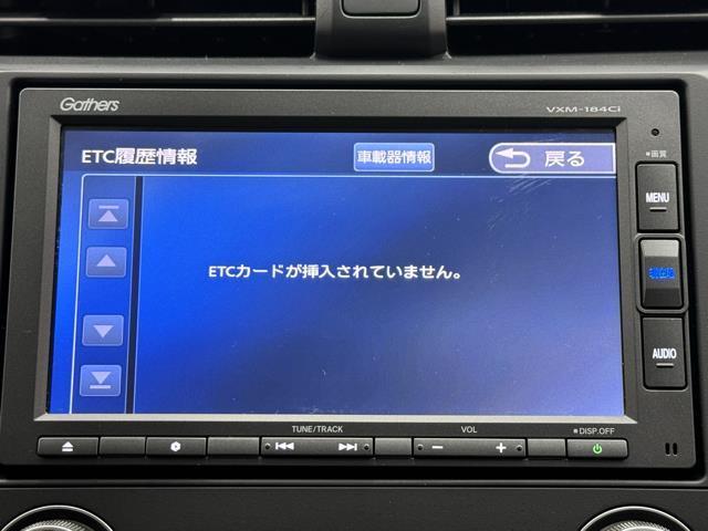 セダン　１オーナー　盗難防止　オートエアコン　衝突軽減装置　整備記録簿　後カメラ　ＥＳＣ　ＬＥＤヘッドランプ　クルコン　サイドＳＲＳ　ＥＴＣ　ドラレコ　アイストップ　ＮＡＶＩ　メモリナビ　ＡＢＳ　ＡＷ(7枚目)