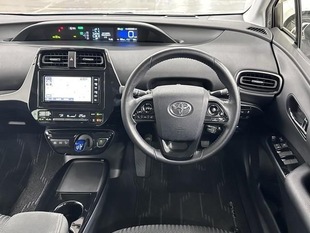 プリウス Ａ　衝突被害軽減ブレーキ　前後ドライブレコーダー　ＥＴＣ２．０　メモリーナビ　Ｂモニタ　Ｉストップ　ＬＥＤヘッド　Ｂｌｕｅｔｏｏｔｈオーディオ　クルーズコントロール　スマートキー　１オーナー　ＡＵＸ接続（7枚目）