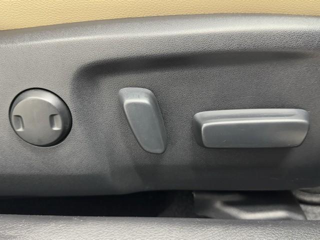 マークＸ プレミアム　車検整備付　ドライブレコーダー　Ｂｌｕｅｔｏｏｔｈ音楽　ミュージックプレイヤー接続可　ＥＳＣ　スマキー　エアコン　ＥＴＣ車載器　オートクルーズ　ＤＶＤ　パワーシート　キーフリー　ＡＢＳ　ＨＤＤナビ（18枚目）