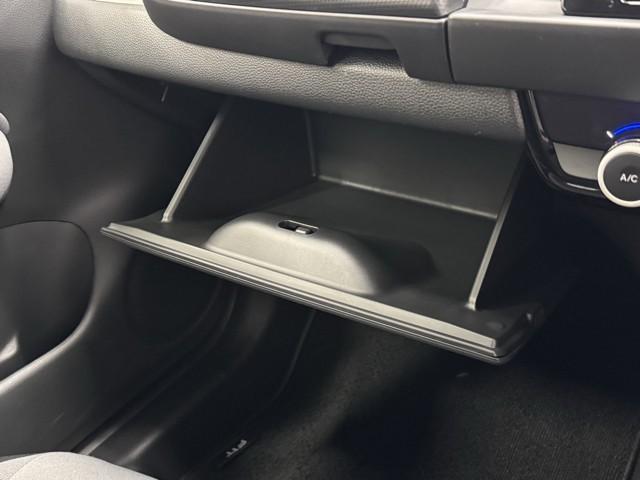 フィット ベーシック　衝突被害軽減ブレーキ　車検整備付　メモリナビ　衝突軽減　ＡＵＸ　１オーナー車　クリアランスソナー　ＶＳＡ　ＥＴＣ車載器　イモビライザー　キーレス　クルーズコントロール　ＢＴ接続　Ｂモニター　ナビ（12枚目）