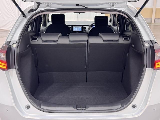 フィット ベーシック　衝突被害軽減ブレーキ　車検整備付　メモリナビ　衝突軽減　ＡＵＸ　１オーナー車　クリアランスソナー　ＶＳＡ　ＥＴＣ車載器　イモビライザー　キーレス　クルーズコントロール　ＢＴ接続　Ｂモニター　ナビ（19枚目）