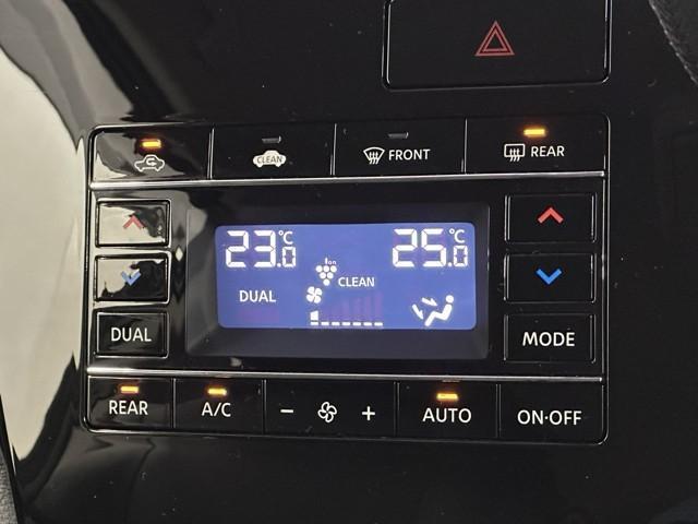 エルグランド ２５０ハイウェイスタープレミアムアーバンクロム　衝突被害軽減ブレーキ　後席モニター　全周囲カメラ　２．０ＥＴＣ　黒革シート　メモリーナビ　バックモニター　３列シート　ＬＥＤライト　インテリジェントキー　クリアランスソナー　両側パワースライドドア（13枚目）