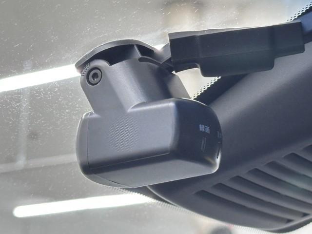 エルグランド ２５０ハイウェイスタープレミアムアーバンクロム　衝突被害軽減ブレーキ　後席モニター　全周囲カメラ　２．０ＥＴＣ　黒革シート　メモリーナビ　バックモニター　３列シート　ＬＥＤライト　インテリジェントキー　クリアランスソナー　両側パワースライドドア（14枚目）