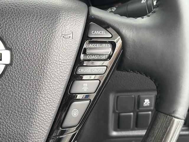 エルグランド ２５０ハイウェイスタープレミアムアーバンクロム　衝突被害軽減ブレーキ　後席モニター　全周囲カメラ　２．０ＥＴＣ　黒革シート　メモリーナビ　バックモニター　３列シート　ＬＥＤライト　インテリジェントキー　クリアランスソナー　両側パワースライドドア（15枚目）