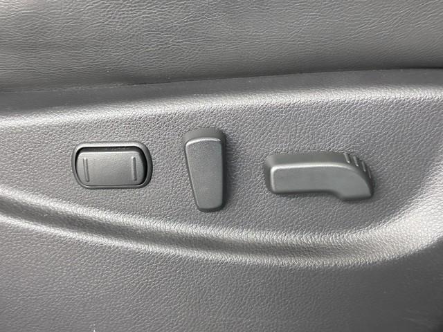 エルグランド ２５０ハイウェイスタープレミアムアーバンクロム　衝突被害軽減ブレーキ　後席モニター　全周囲カメラ　２．０ＥＴＣ　黒革シート　メモリーナビ　バックモニター　３列シート　ＬＥＤライト　インテリジェントキー　クリアランスソナー　両側パワースライドドア（18枚目）