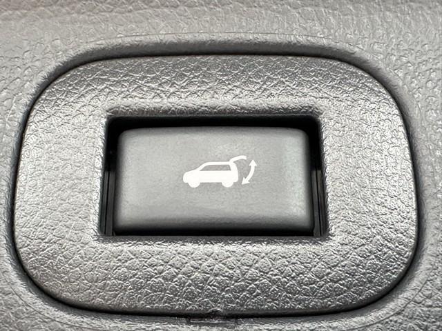 エルグランド ２５０ハイウェイスタープレミアムアーバンクロム　衝突被害軽減ブレーキ　後席モニター　全周囲カメラ　２．０ＥＴＣ　黒革シート　メモリーナビ　バックモニター　３列シート　ＬＥＤライト　インテリジェントキー　クリアランスソナー　両側パワースライドドア（22枚目）