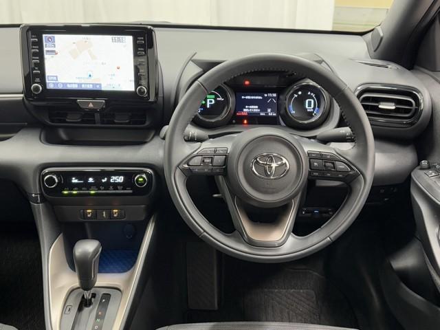 ヤリス ハイブリッドＺ　衝突被害軽減ブレーキ　車検整備付　全周囲カメラ　１００Ｖ　パーキングセンサー　整備記録簿　電格ミラー　ＢＴ接続　車線逸脱警報装置　地デジ　シートヒータ　Ｂカメラ　アイドリングストップ車　ＬＥＤランプ（7枚目）