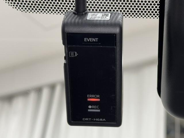 ヤリス ハイブリッドＺ　衝突被害軽減ブレーキ　車検整備付　全周囲カメラ　１００Ｖ　パーキングセンサー　整備記録簿　電格ミラー　ＢＴ接続　車線逸脱警報装置　地デジ　シートヒータ　Ｂカメラ　アイドリングストップ車　ＬＥＤランプ（12枚目）