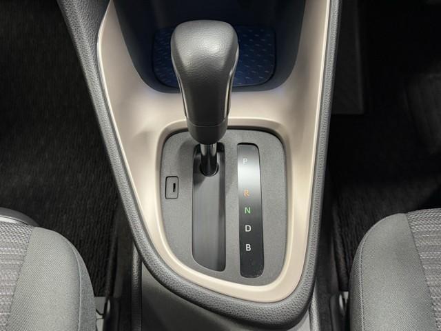 ヤリス ハイブリッドＺ　衝突被害軽減ブレーキ　車検整備付　全周囲カメラ　１００Ｖ　パーキングセンサー　整備記録簿　電格ミラー　ＢＴ接続　車線逸脱警報装置　地デジ　シートヒータ　Ｂカメラ　アイドリングストップ車　ＬＥＤランプ（14枚目）