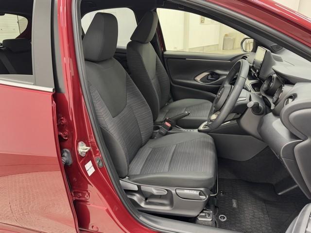 ヤリス ハイブリッドＺ　衝突被害軽減ブレーキ　車検整備付　全周囲カメラ　１００Ｖ　パーキングセンサー　整備記録簿　電格ミラー　ＢＴ接続　車線逸脱警報装置　地デジ　シートヒータ　Ｂカメラ　アイドリングストップ車　ＬＥＤランプ（17枚目）