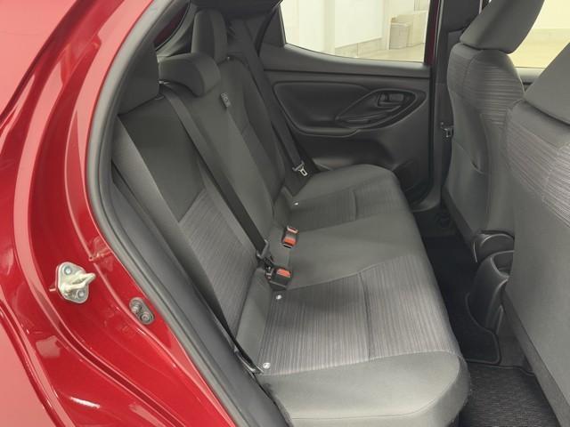 ヤリス ハイブリッドＺ　衝突被害軽減ブレーキ　車検整備付　全周囲カメラ　１００Ｖ　パーキングセンサー　整備記録簿　電格ミラー　ＢＴ接続　車線逸脱警報装置　地デジ　シートヒータ　Ｂカメラ　アイドリングストップ車　ＬＥＤランプ（18枚目）