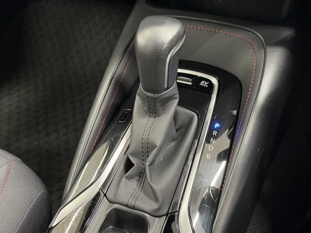 親しみやすいシフトです。　坂道や信号の多い日本では操作が簡単でいいです。　シフトチェンジしやすい所に考えられて配置されているので操作し易いですよ。