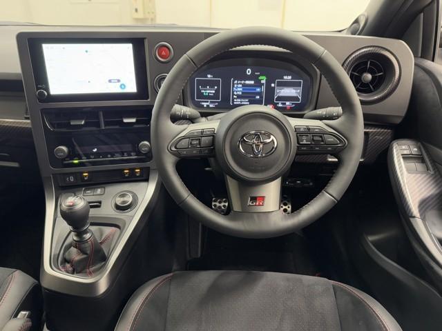 GRヤリス RZ ハイパフォーマンス 衝突被害軽減ブレーキ 6速マニュアルシフト 前後ドライブレコーダー ETC2.0 Bluetoothオーディオ ミュージックプレイヤー接続可 AWD クルーズコントロール 寒冷地仕様車 LED 地デジ(7枚目)