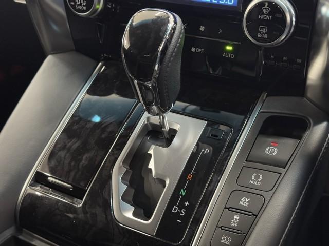 ヴェルファイアハイブリッド Z ゴールデンアイズ 衝突被害軽減ブレーキ 後席モニター 4WD サンルーフ 両側パワースライドドア パワーバックドア ドライブレコーダー 3列シート ETC2.0 AC100V LEDランプ Bluetoothオーディオ(15枚目)