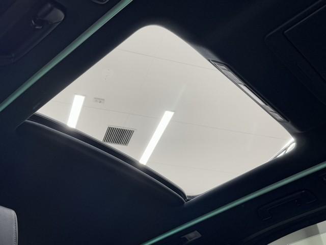 ヴェルファイアハイブリッド Z ゴールデンアイズ 衝突被害軽減ブレーキ 後席モニター 4WD サンルーフ 両側パワースライドドア パワーバックドア ドライブレコーダー 3列シート ETC2.0 AC100V LEDランプ Bluetoothオーディオ(22枚目)