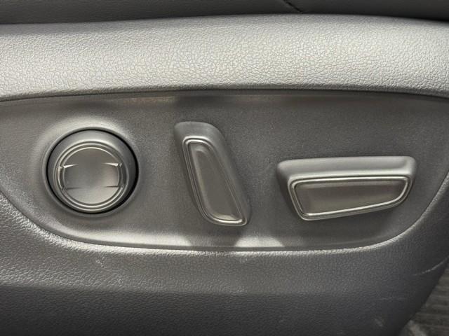 ハリアーハイブリッド Ｚ　衝突被害軽減ブレーキ　パワーバックドア　全周囲カメラ　ドライブレコーダー　レンタカー使用歴　Ｂｌｕｅｔｏｏｔｈオーディオ　ＥＴＣ２．０　レーンキープアシスト　アイドリングストップ　ナビ　スマートキー（16枚目）