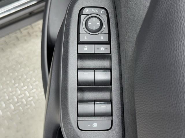 ヤリスクロス G ETC装備 リヤカメラ 点検記録簿 スマートエントリー イモビライザー オートエアコン アルミホイール キーレス パワーウィンドウ クルコン ABS ドライブレコーダー エアバッグ パワーステアリング(13枚目)