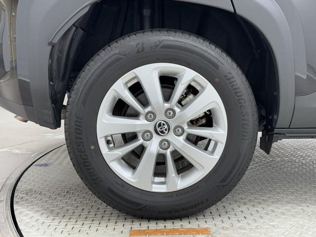 ヤリスクロス G ETC装備 リヤカメラ 点検記録簿 スマートエントリー イモビライザー オートエアコン アルミホイール キーレス パワーウィンドウ クルコン ABS ドライブレコーダー エアバッグ パワーステアリング(21枚目)