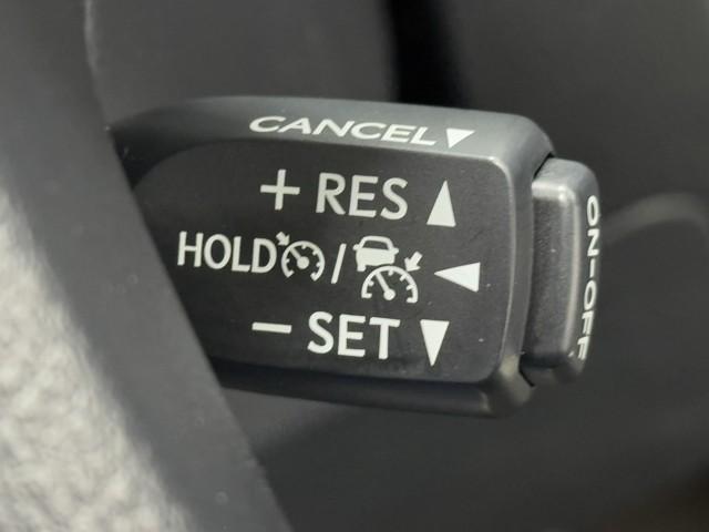 ヴェルファイアハイブリッド ＺＲ　衝突被害軽減ブレーキ　後席モニター　パワーバックドア　両側パワースライドドア　ＥＴＣ２．０　メモリーナビ　ＡＷＤ　ドライブレコーダー　ＢＬＵＥＴＯＯＴＨ　三列シート　１００Ｖ充電　アイドリングストップ（14枚目）